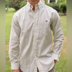 Southern Marsh Men’s button up dress shirt. Purple and yellow. NWT